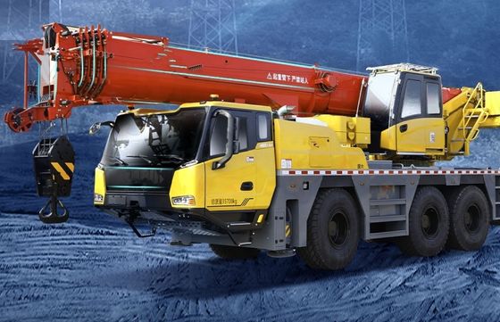 25 ton mobiele vrachtwagen kraan bouwapparatuur met een capaciteit van 400-500 liter brandstoftank