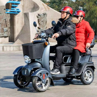 Huishoudelijk elektrisch voertuig met vier wielen kleine scooter elektrisch voertuig met drie zitplaatsen voor volwassenen en ouderen voor vrije tijd